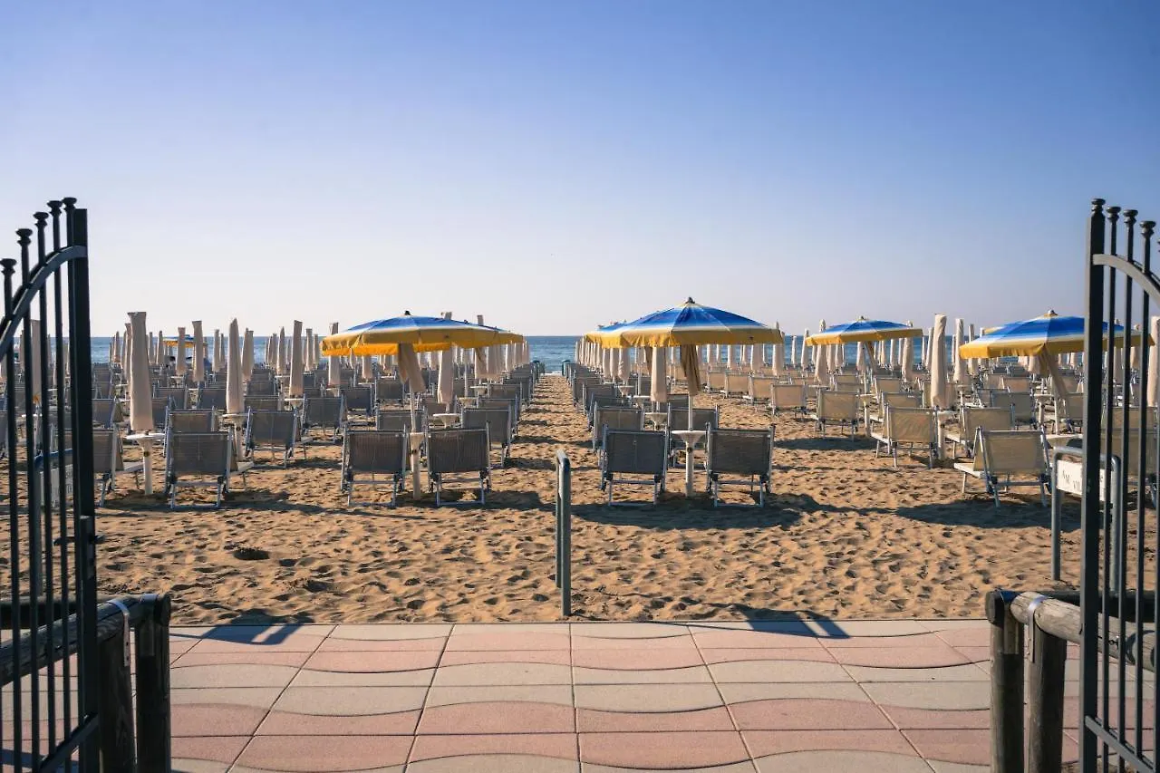 Hotel Excelsior Lido di Jesolo 4*,