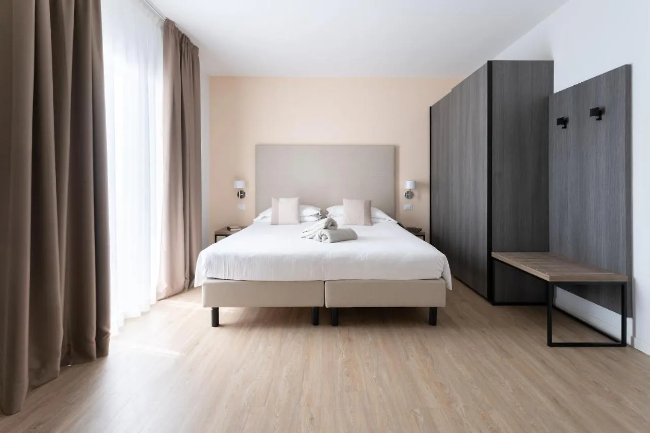 Hotel Excelsior Lido di Jesolo 4*,
