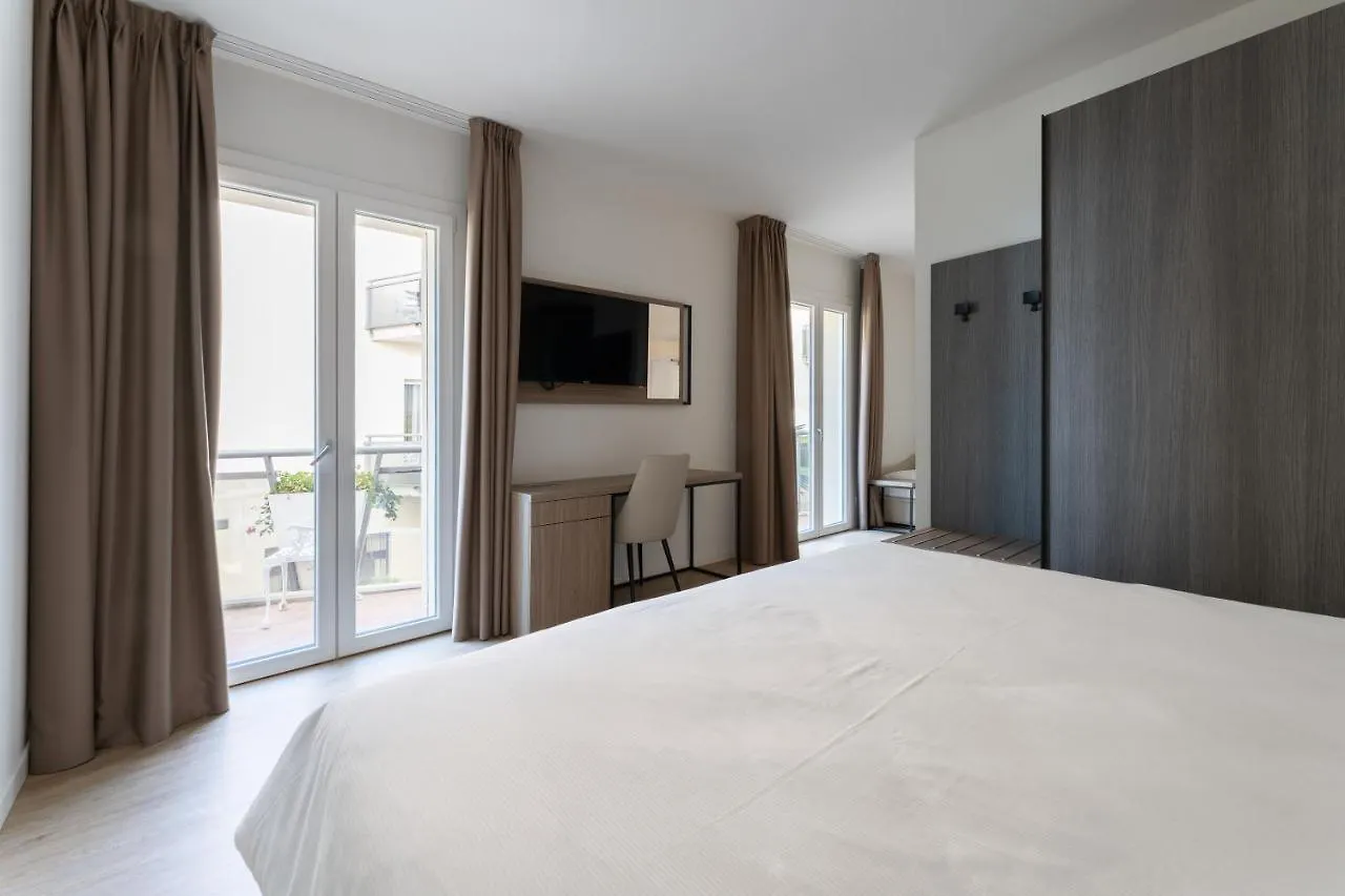 Hotel Excelsior Lido di Jesolo 4*,  Italy