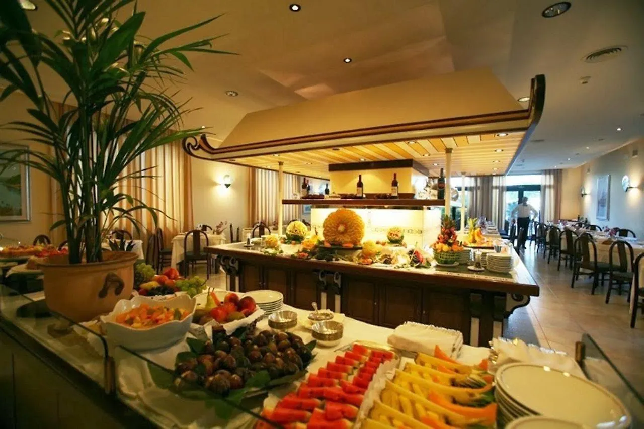 Hotel Excelsior Lido di Jesolo 4*,  Olaszország